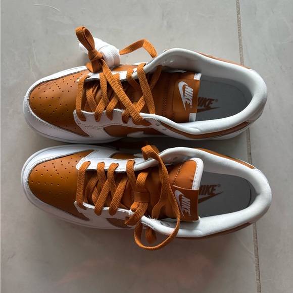 NIKE DUNK LOW QS DARK CURRY/WHITE - Picture 3 of 7